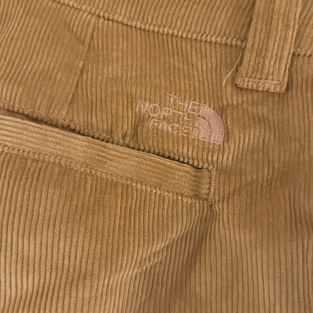 NWT flatering, adorable and super cute The north face cargo women’s pants - Picture 2 of 13
